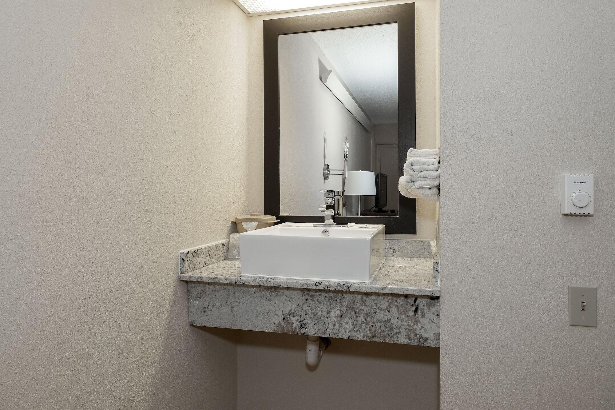 Travelodge By Wyndham Peoria Exteriör bild