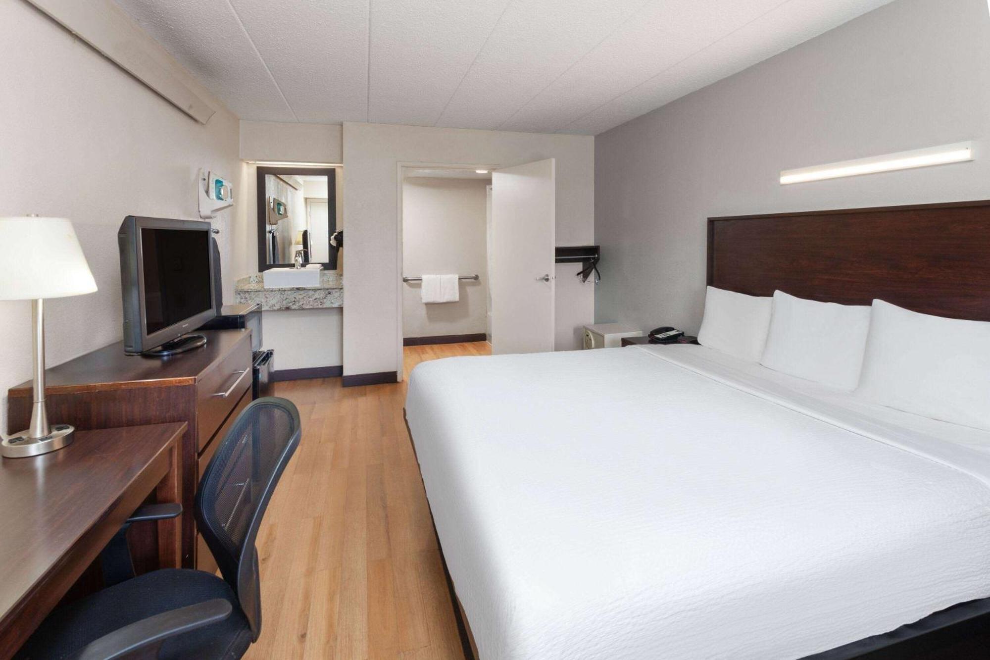 Travelodge By Wyndham Peoria Exteriör bild