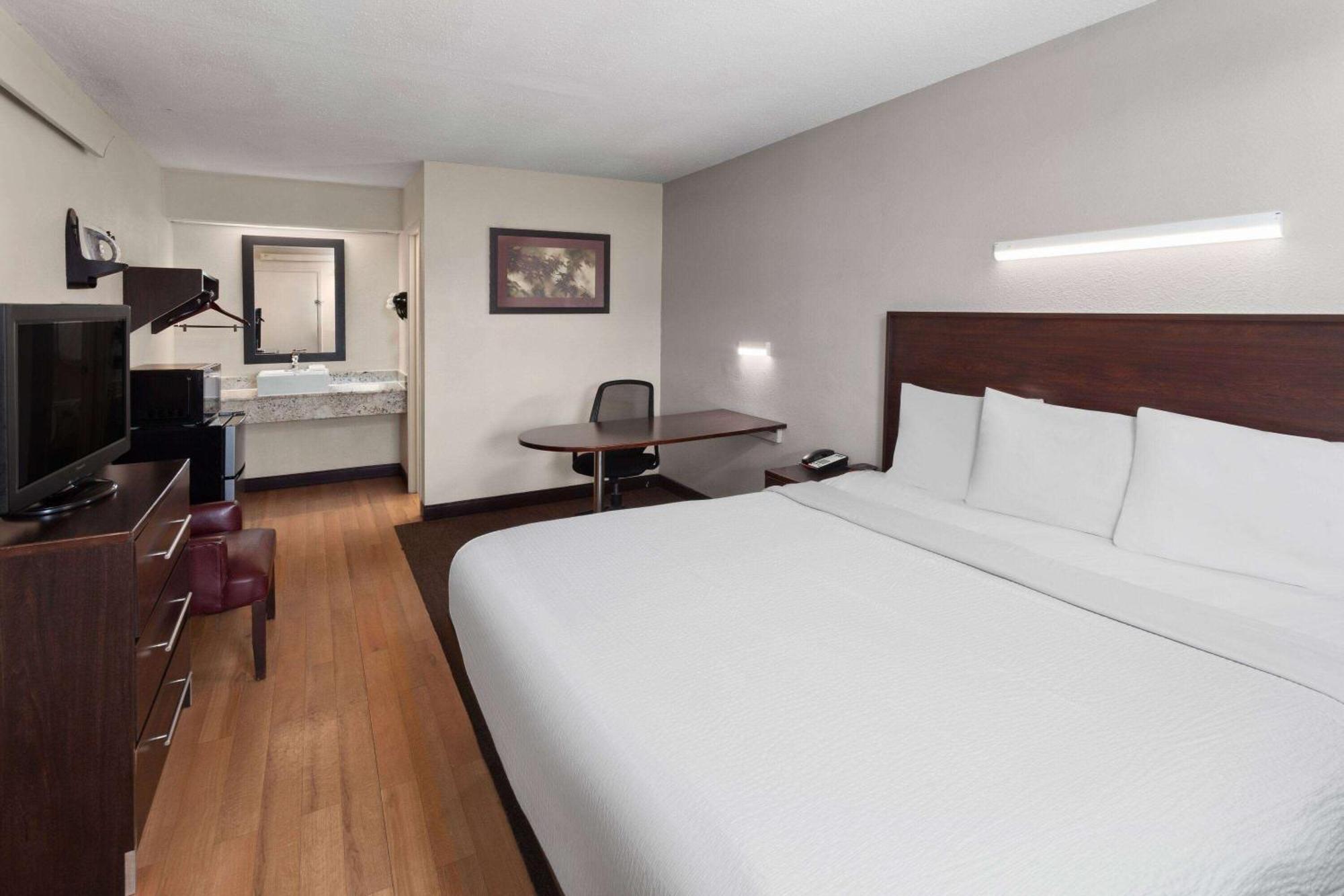 Travelodge By Wyndham Peoria Exteriör bild